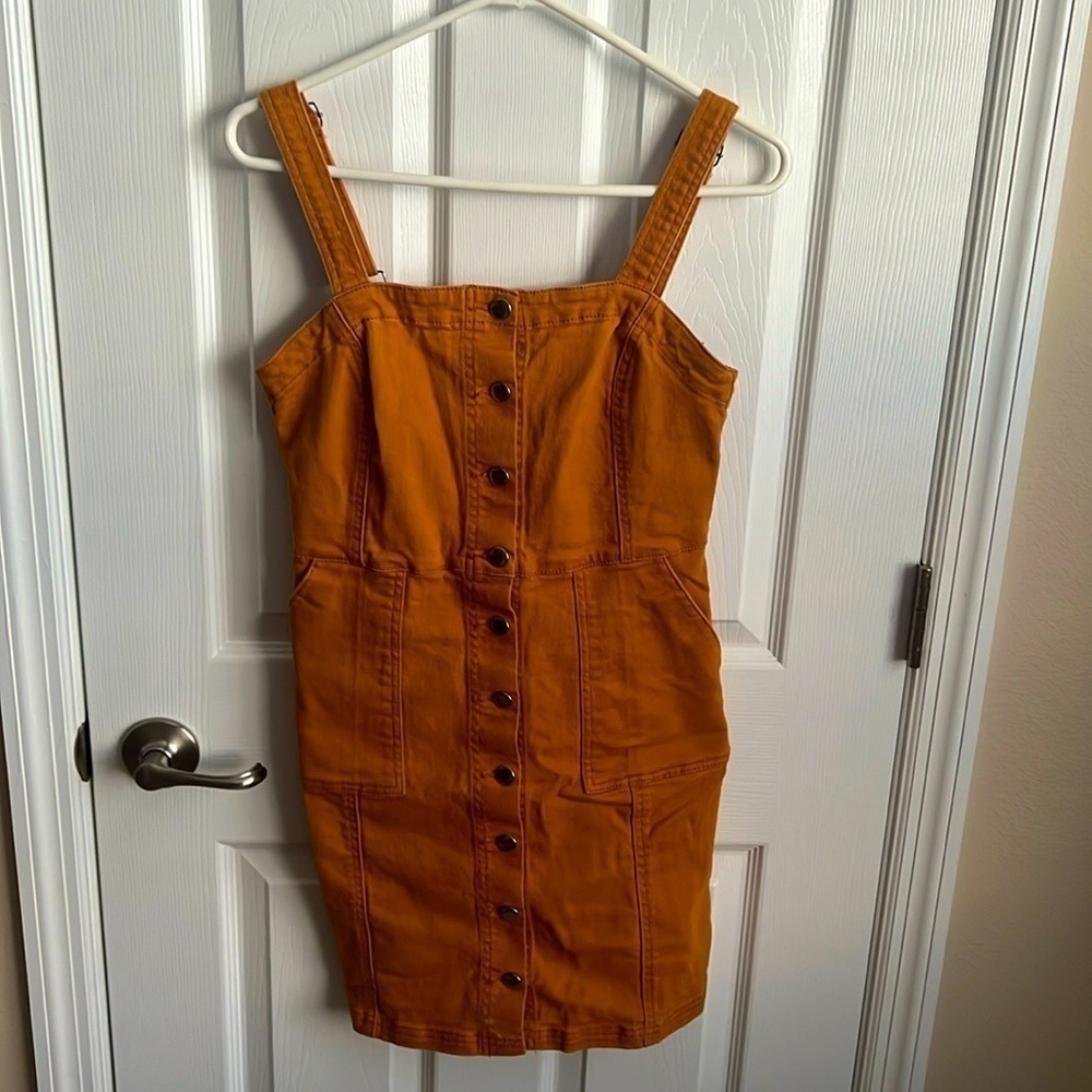 Thread  &‎ Supply Dress Button Front Pockets Sleeveless Camel Color Size Small
